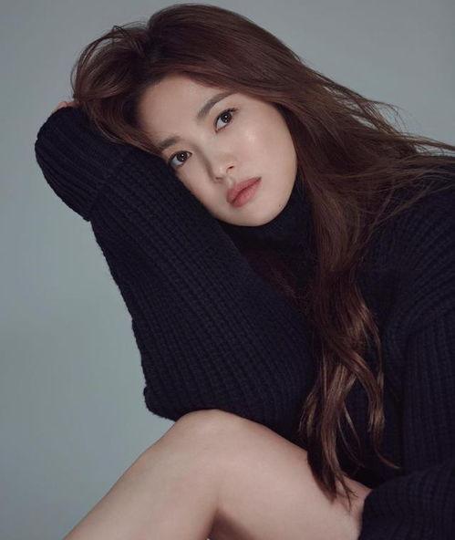 宋慧乔吃瓜现场照片