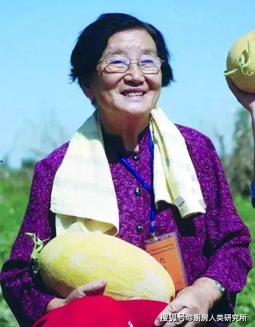 老奶奶吃瓜视频,趣味横生的晚年生活瞬间