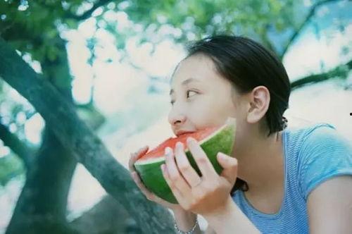 吃瓜姿势拍照软件,拍照软件带你玩转夏日清凉时刻
