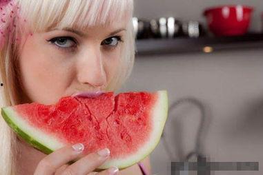 吃瓜美女吃枣,美女的甜蜜食光