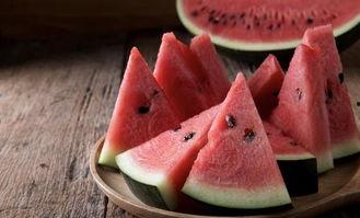 吃瓜用勺子图片,一勺尽享夏日清凉