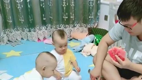 宝宝吃瓜搞笑画面,瓜果飘香，萌态百出